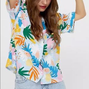 Stradivarius short sleeve button down shirt in tropical print (NWT) (Large)